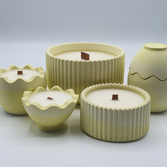 Lumânare artizanală "Egg-cellent Vibes Only" | Cardamom, Mimoză, Mosc, Lemn de santal, Heliotrop