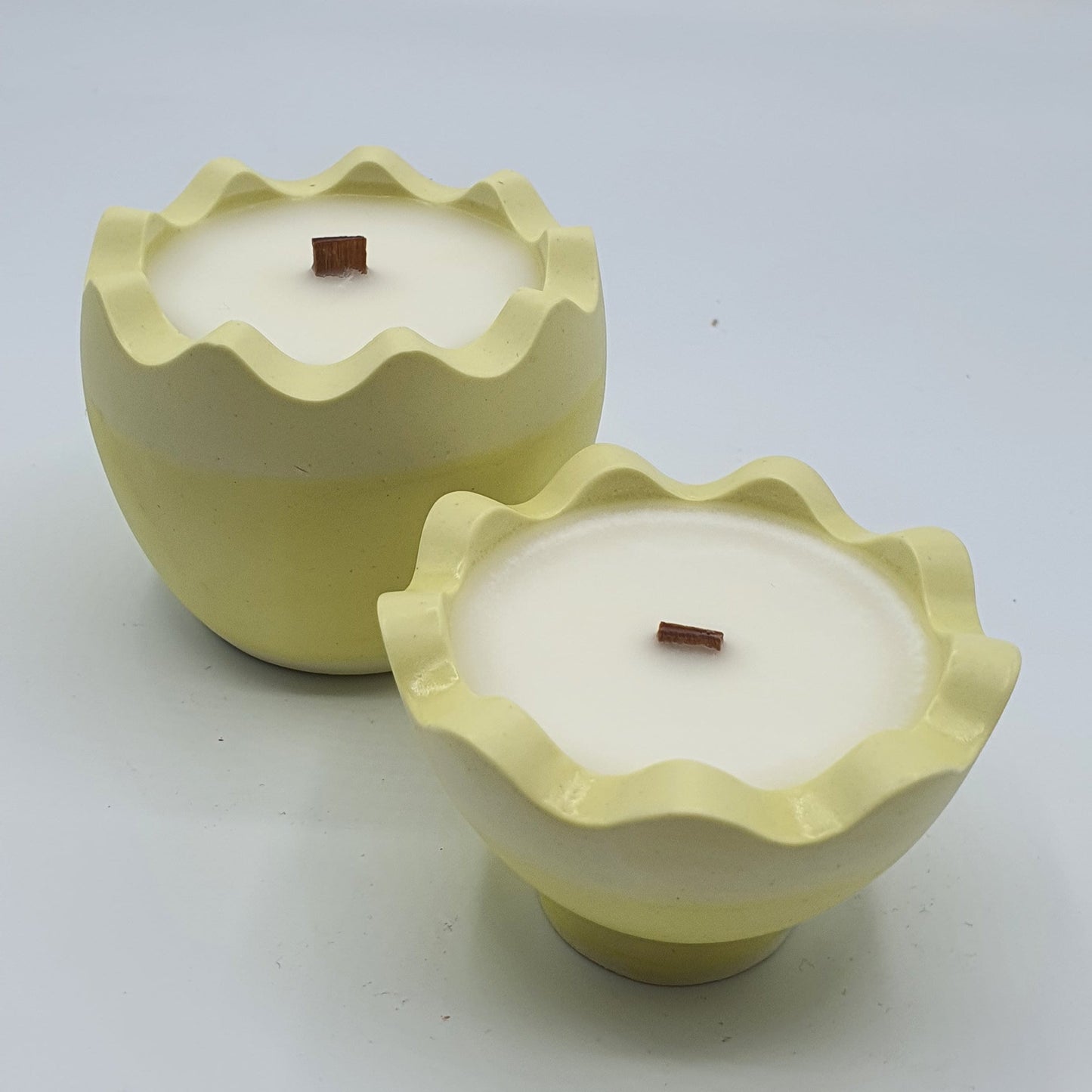 Lumânare artizanală "Egg-cellent Vibes Only" | Cardamom, Mimoză, Mosc, Lemn de santal, Heliotrop