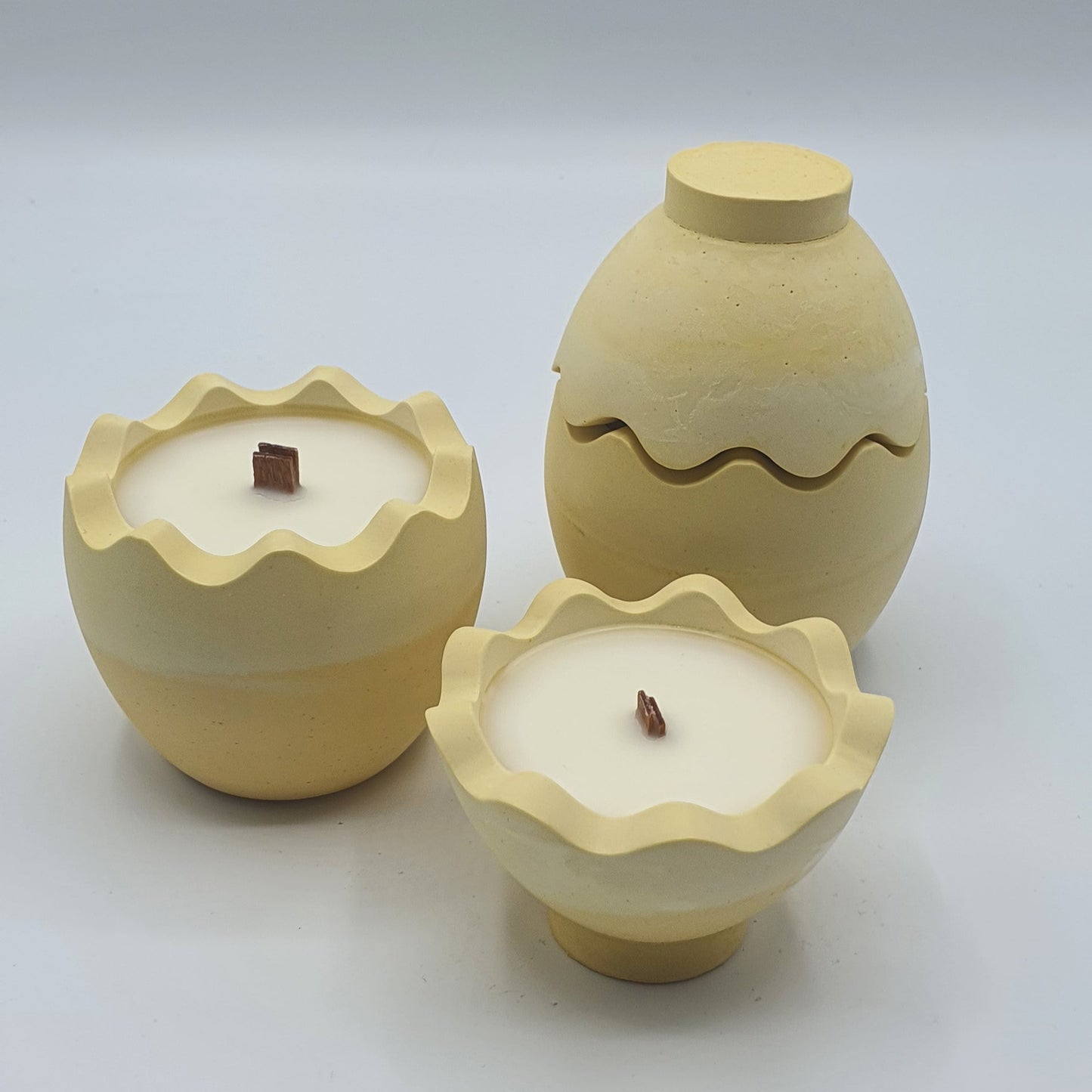 Lumânare artizanală "Too Cool for the Egg Hunt" | Lime, Bergamotă, Mandarină, Busuioc, Patchouli