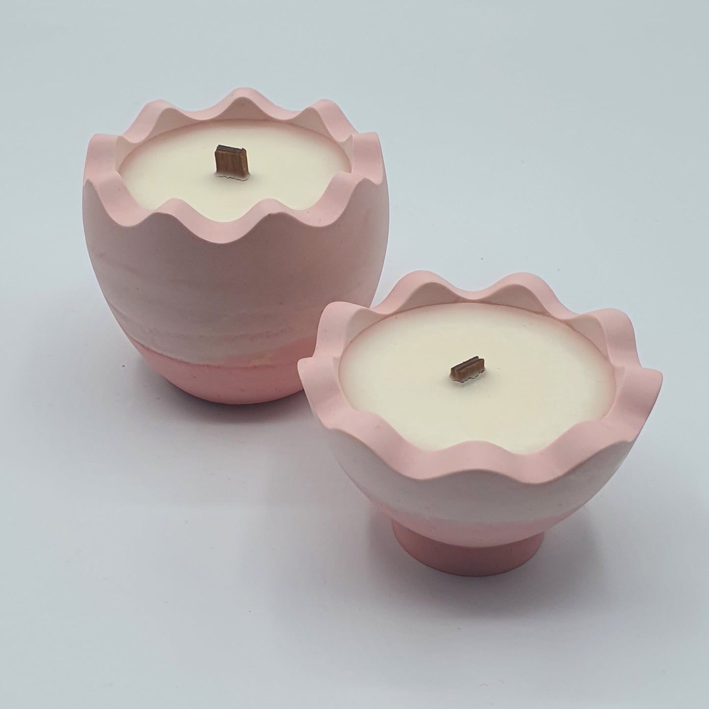 Lumânare artizanală "Mood: Pastel chaos" | Rabarbăr, Grapefruit, Căpșună, Zmeură, Cedru