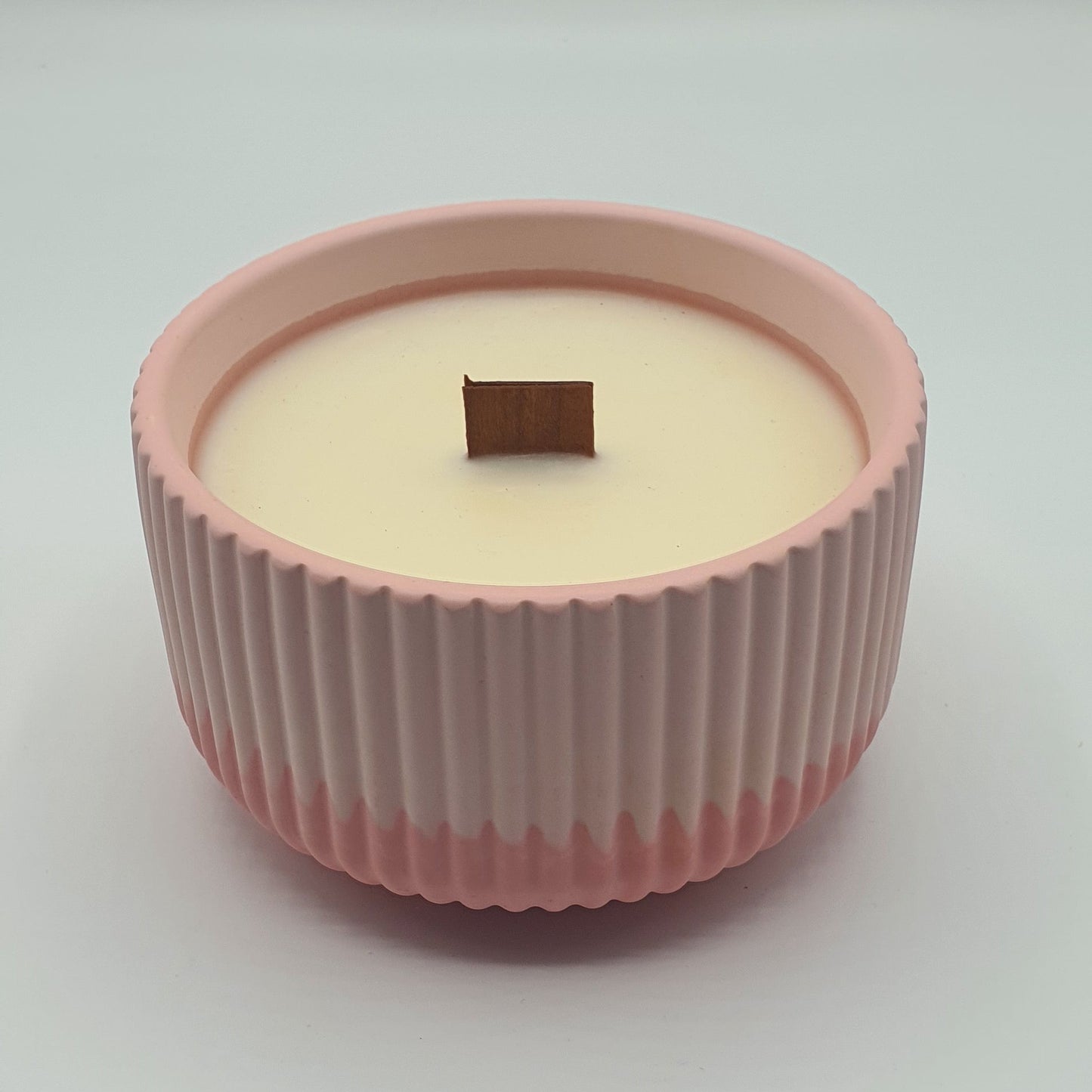 Lumânare artizanală "Mood: Pastel chaos" | Rabarbăr, Grapefruit, Căpșună, Zmeură, Cedru