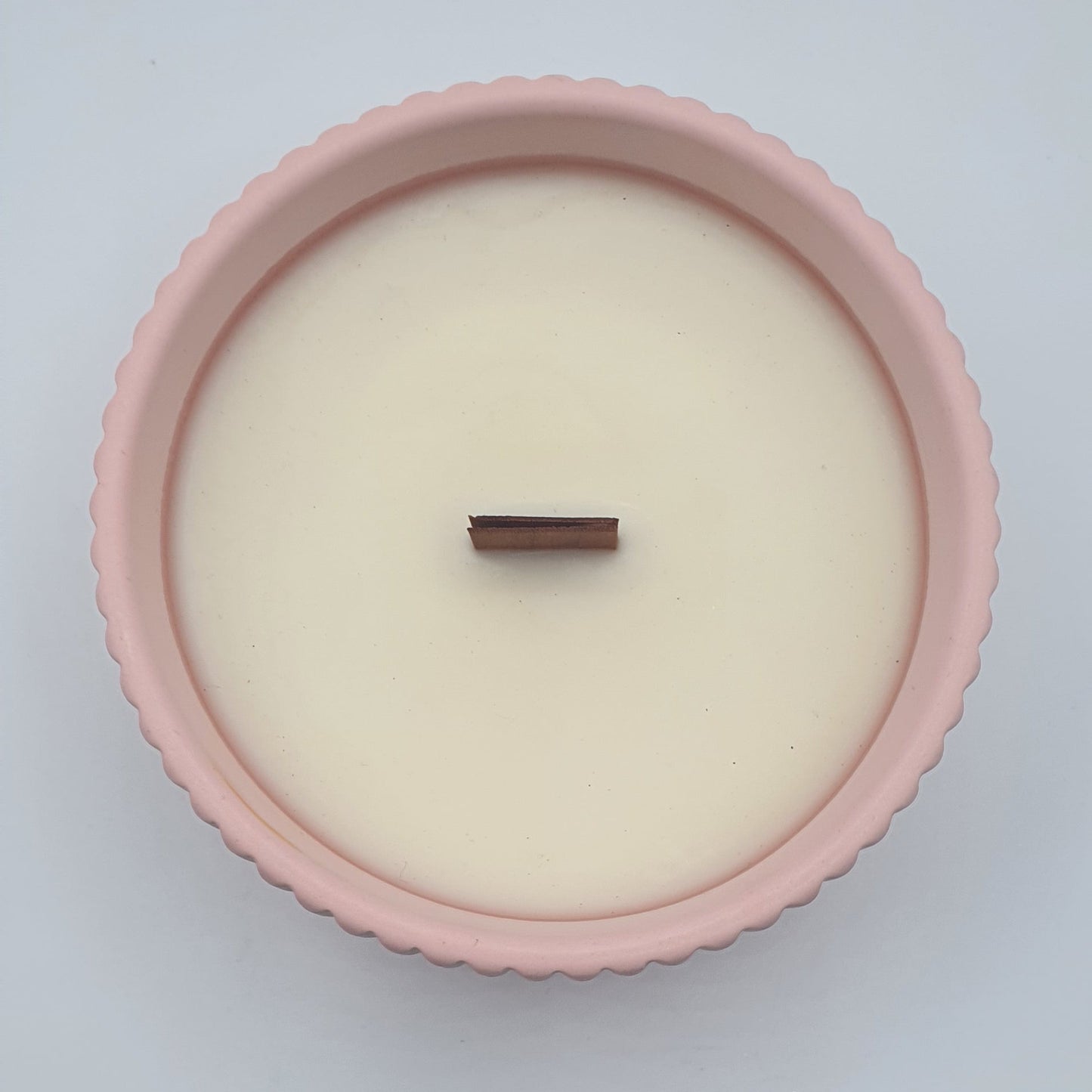 Lumânare artizanală "Mood: Pastel chaos" | Rabarbăr, Grapefruit, Căpșună, Zmeură, Cedru