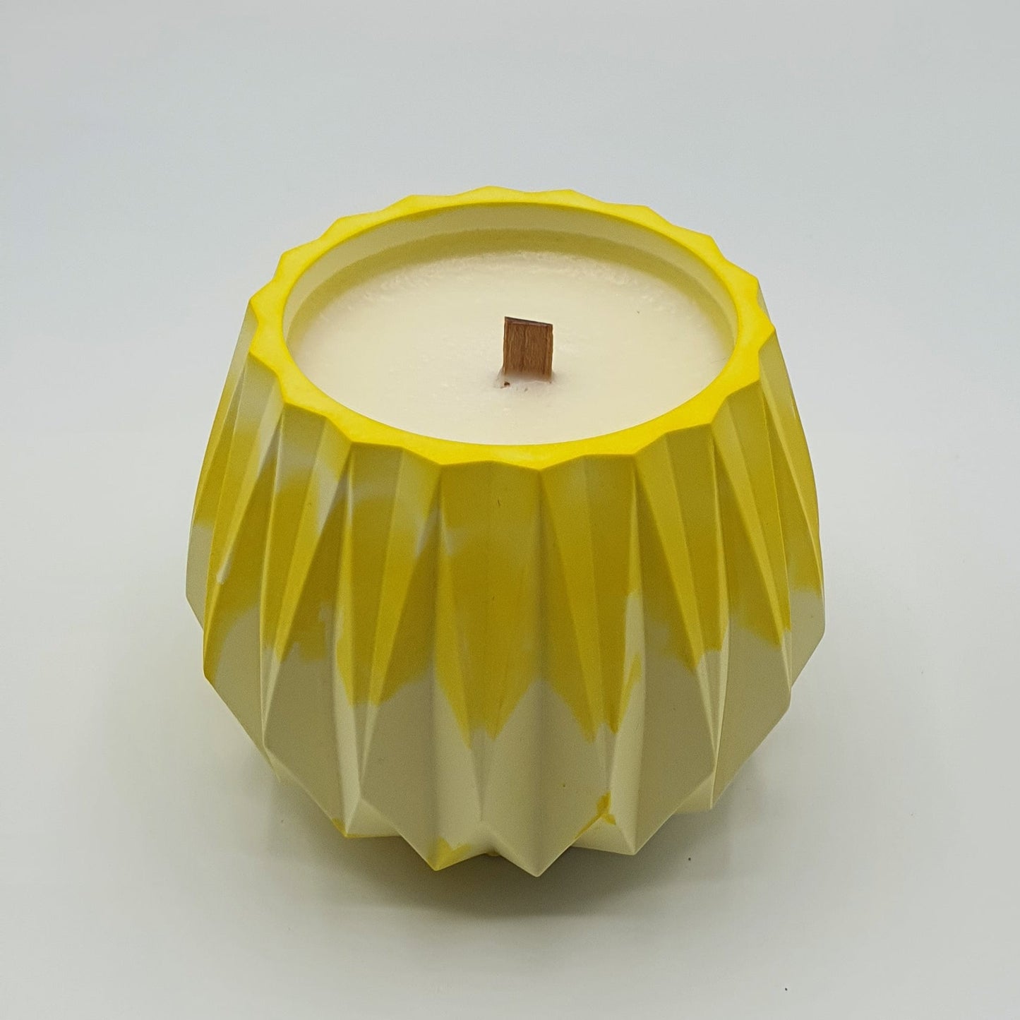 Lumânare artizanală "Tropical escape" | Lămâie, Lime, Mango, Piersică, Ananas