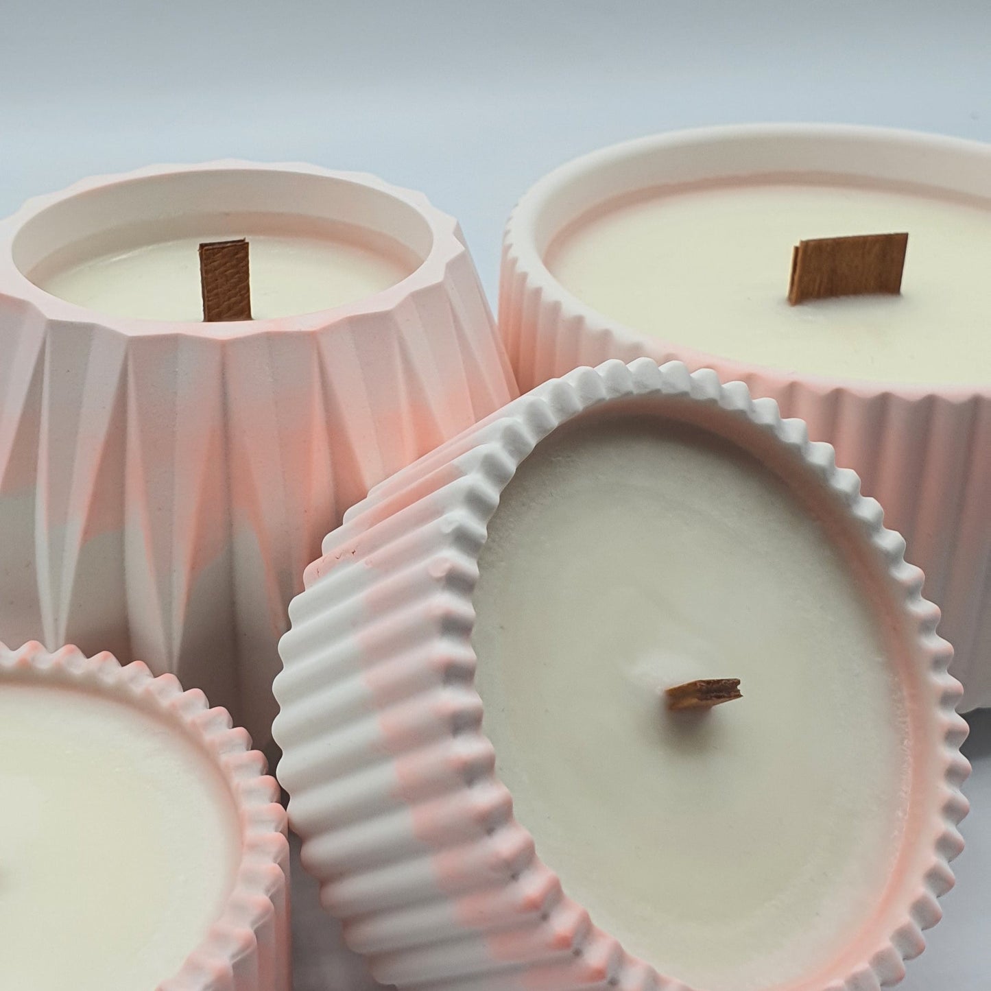 Lumânare artizanală "Paris Café Daydreams" | Iasomie, Ylang Ylang, Trandafir, Mosc, Patchouli