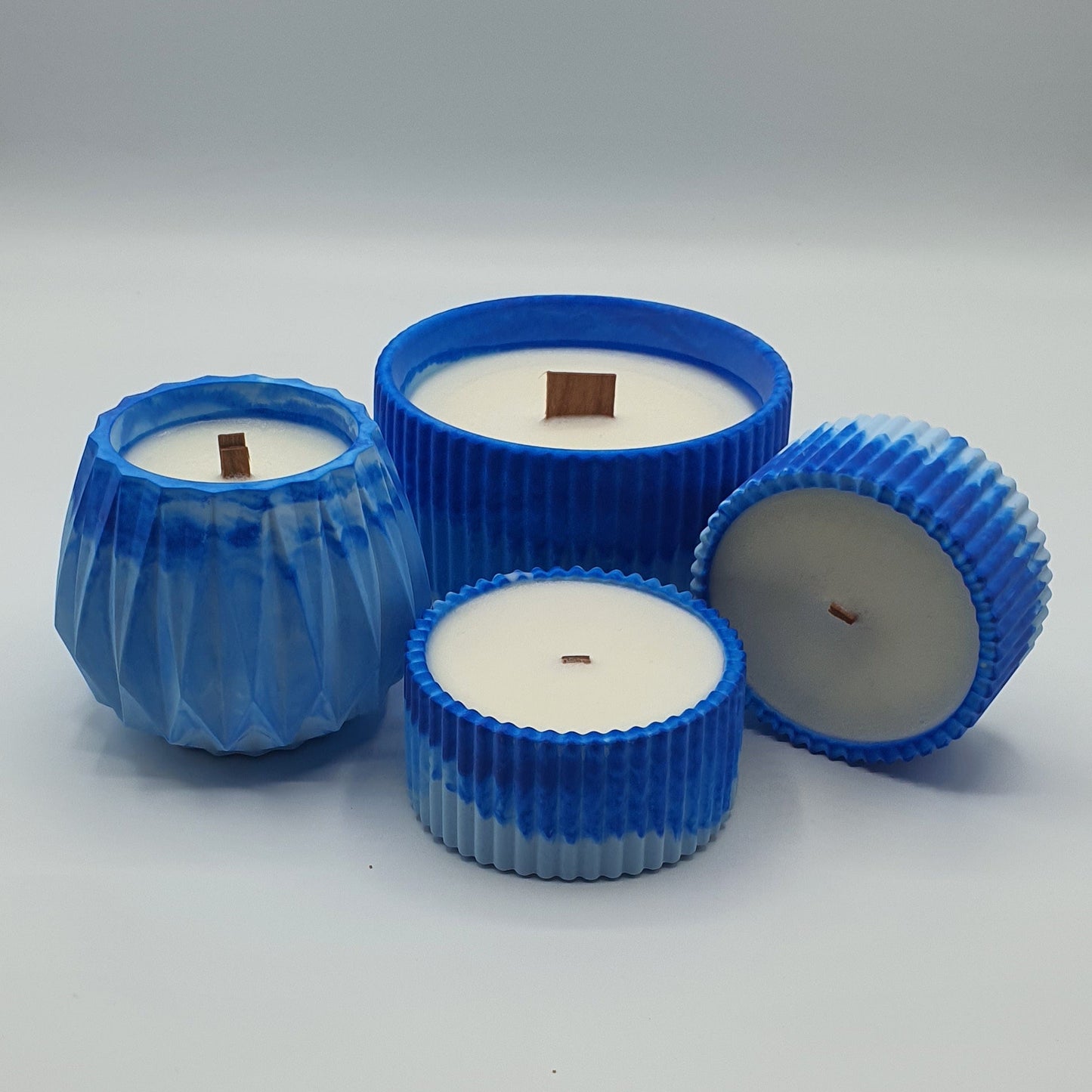 Lumânare artizanală "Santorini Breeze" | Alge marine, Ciclamen, Nufăr, Ambră, Patchouli