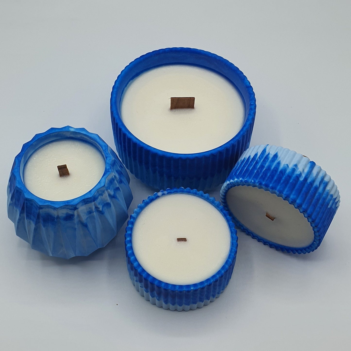 Lumânare artizanală "Santorini Breeze" | Alge marine, Ciclamen, Nufăr, Ambră, Patchouli