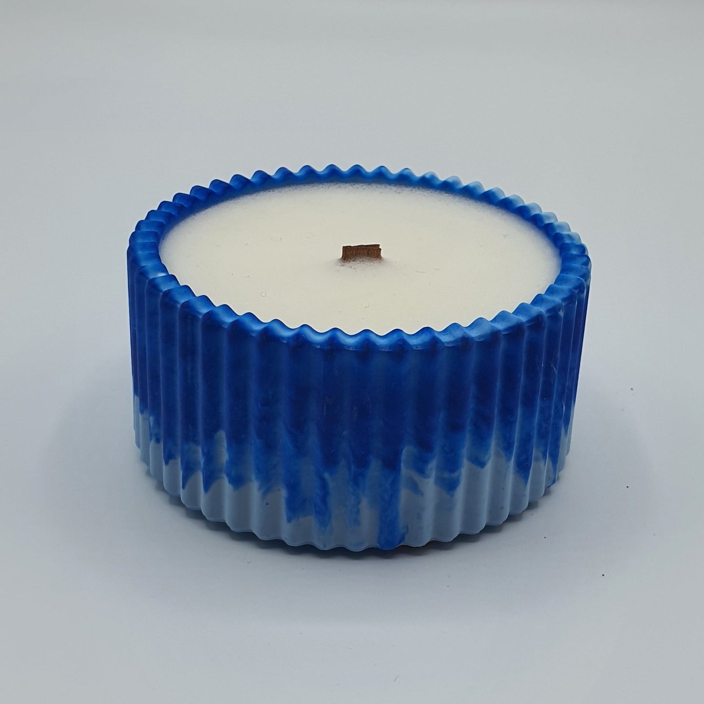 Lumânare artizanală "Santorini Breeze" | Alge marine, Ciclamen, Nufăr, Ambră, Patchouli