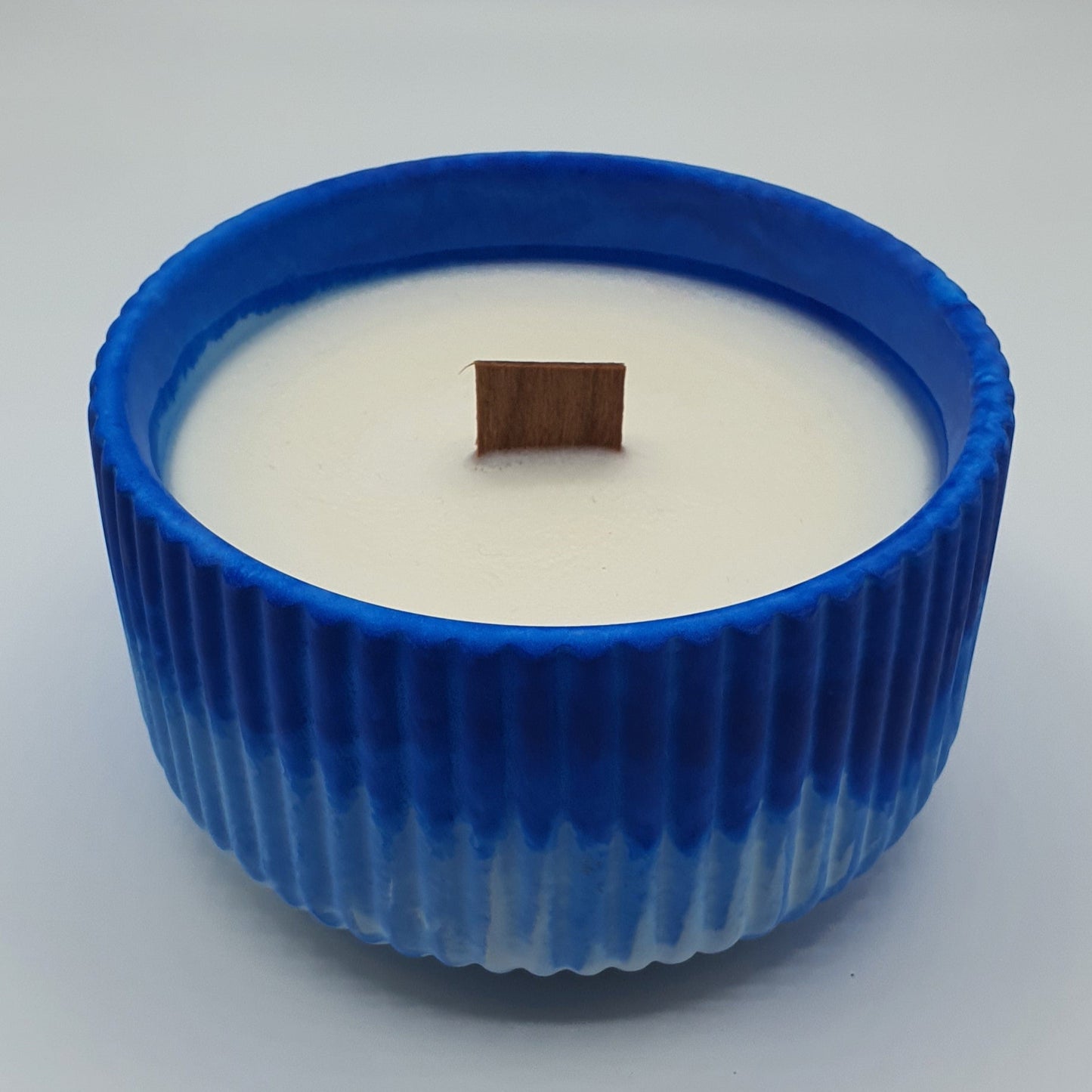 Lumânare artizanală "Santorini Breeze" | Alge marine, Ciclamen, Nufăr, Ambră, Patchouli