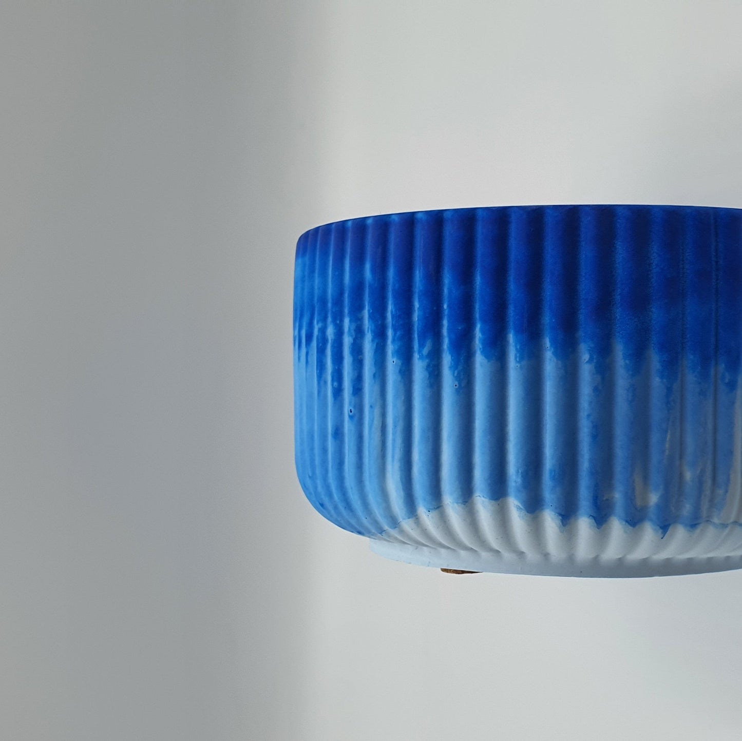 Lumânare artizanală "Santorini Breeze" | Alge marine, Ciclamen, Nufăr, Ambră, Patchouli