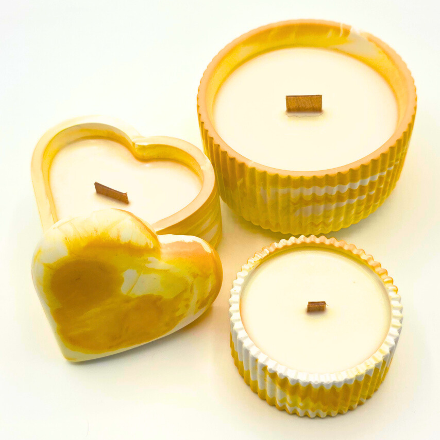 Lumânare artizanală "Mom's magic hour" | Vanilie, Nucă, Mosc