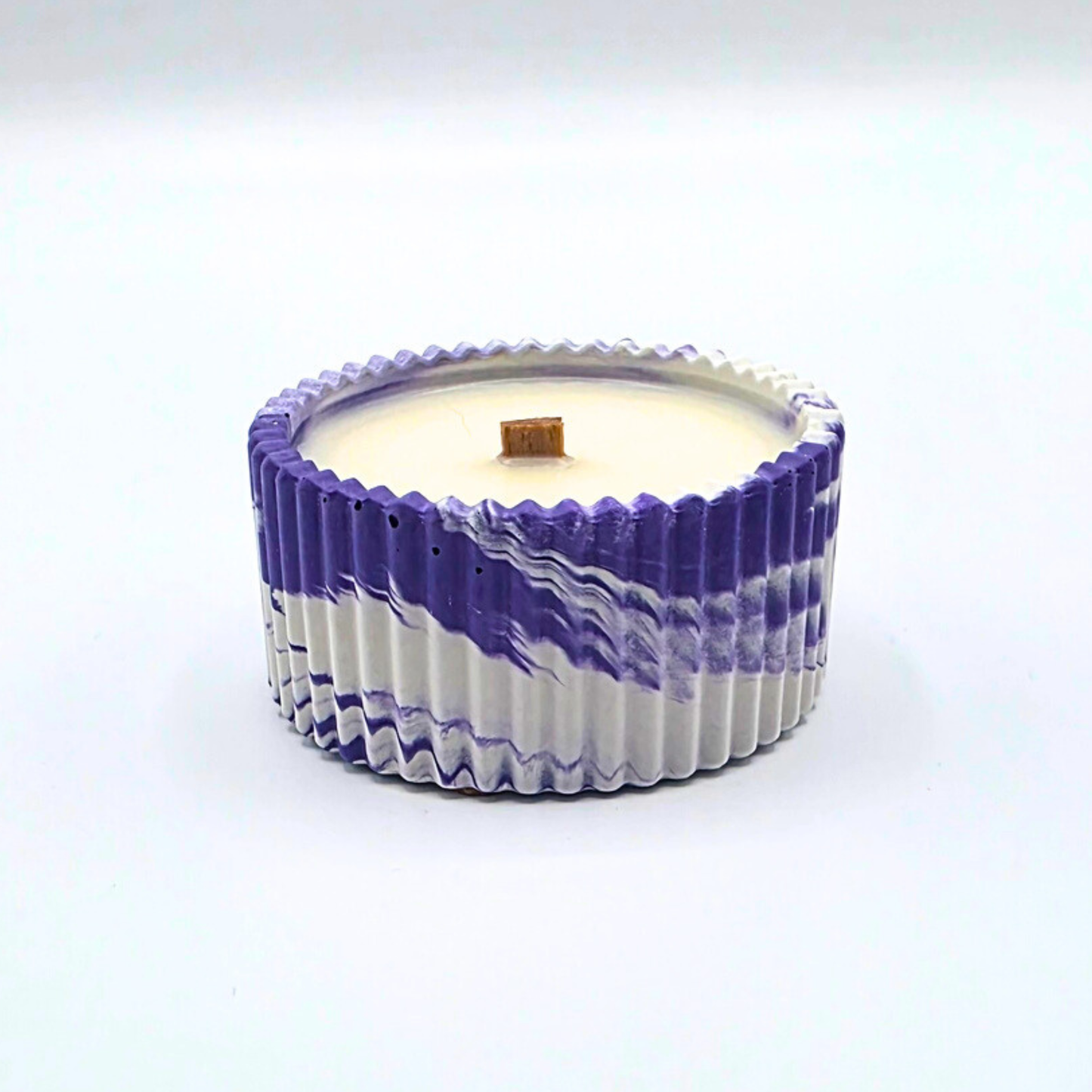 Lumânare artizanală "Motherhood, but glam" | Bergamotă, Mentă, Cedru, Santal, Labdanum