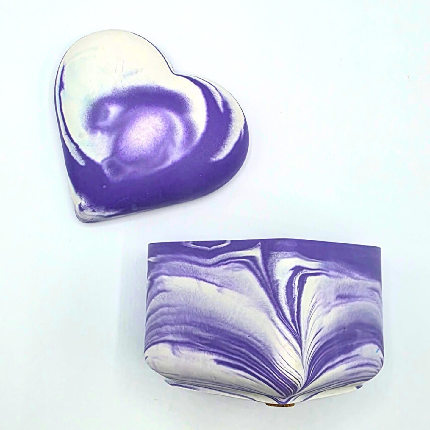 Lumânare artizanală "Motherhood, but glam" | Bergamotă, Mentă, Cedru, Santal, Labdanum